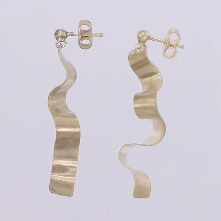 Ett par örhängen, längd 41mm, Silversmed Malte Ström, Stockholm, år 2010, 925/1000 silver  Vikt: 3 g