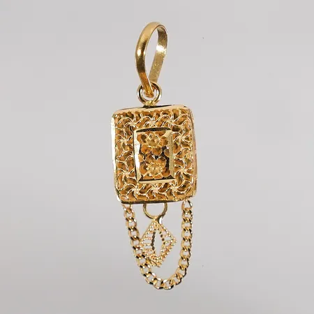 Hänge längd 31mm med ögla bredd 10,3mm 21k 1,2g Vikt: 1,2 g