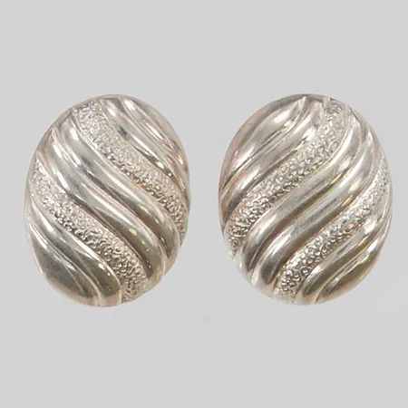 Ett par örhängen 21mm, clips 925/1000 Silver 9,2g.
