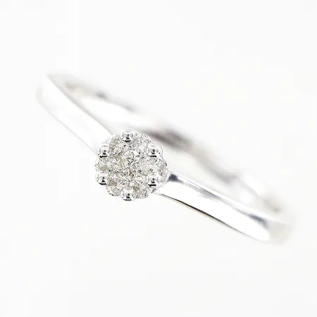 Ring, briljantslipade diamanter 1 x 0,02ct, 6 x 0,01ct, vitguld, GHA, 18K. Vikt: 3,1 g