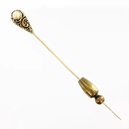 Nål, syntetisk pärla, 72mm, bredd 1-7mm, stopp i metall, 14K. Vikt: 1,3 g