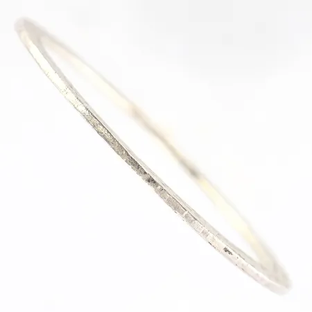 Armring Sandberg Sweden AB SANG platt modell 62mm bredd 2mm höjd 5,5cm, silver 925/1000. Vikt: 24,3 g