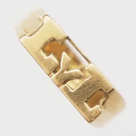 Ring med genombruten dekor, stl 19¾, bredd 6,6mm, gravyr, 18K Vikt: 5 g