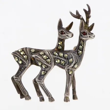 Brosch med svarta markasiter, längd:24mm bredd:31mm, silver 835/1000 Vikt: 5,9 g