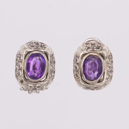 Örhängen lila och vita stenar, längd 15,5mm, bredd 12,5mm, vitguld, 18K Vikt: 9,2 g