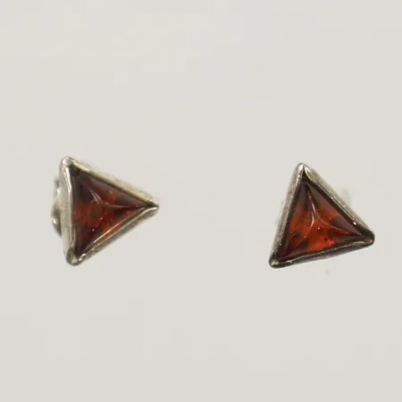 Ett par örhängen med bärnsten, 8x8mm, böjda stift, 925/1000 silver Vikt: 1,3 g