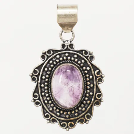 Hänge med ametist, längd 52mm inkl ögla, bredd 30mm, 925/1000 silver Vikt: 10 g