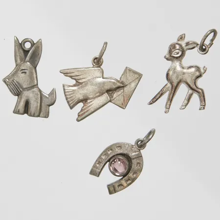 Fyra hängen, längd ca 19-22mm, sten, saknar ögla, slitage, 830/1000 silver Vikt: 5,1 g