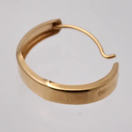 Defekt guld, 18K vikt 0,26g.