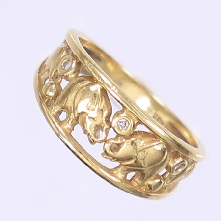 Ring med diamanter totalt 3xca 0,005ct stl 15¾, bredd 3-8mm, 18K  Vikt: 3,3 g