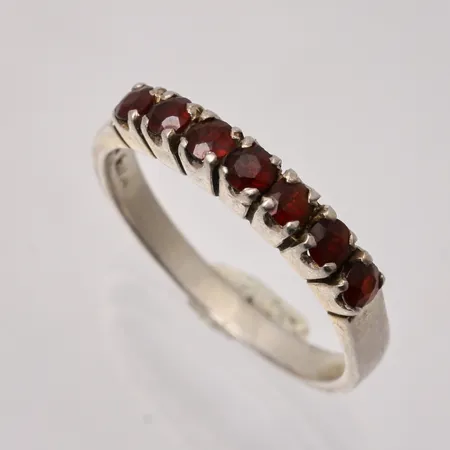  Ring 7st röda stenar stl:17¼ bredd 2,2-3mm, 925/1000, Guldfynd, 1,95g.