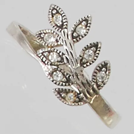 Ring Ø18¼, vita stenar, 925/1000 Silver 1,7g.