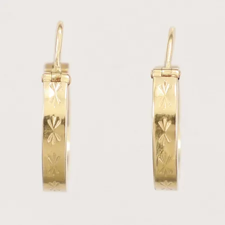 Ett par örhängen Creoler, med mönsterdekor, Ø 15mm, bredd 2,7mm, 18K Vikt: 1,6 g