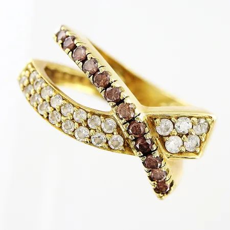 Ring, stenar, stl 17¼, bredd 5,5-9,7mm, 18K. Vikt: 8,1 g