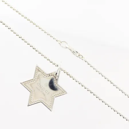 Collier Gucci, kullänk 50,5cm, bredd 2mm, hänge 40x30mm, dustbag, originaletui, silver 925/1000. Vikt: 14,5 g