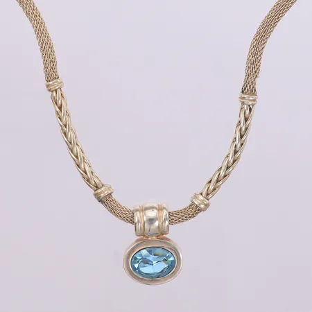 Collier, längd 45cm, bredd 6,1mm, med hänge med blå sten, längd 25mm, 925/1000 silver Vikt: 37,6 g