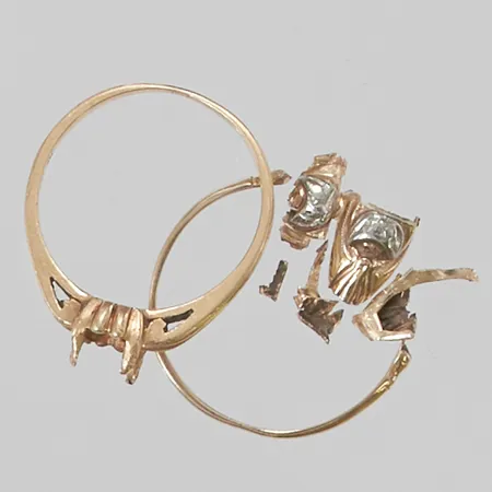 Diverse guld, defekt, 14K 2,9g.