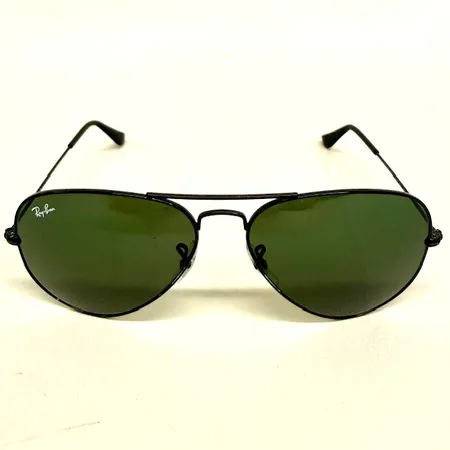 Ett par solglasögon, Ray Ban Aviator, large RB3025, L2823, 58¤14, 135 3N, svarta metallbågar, originalfodral