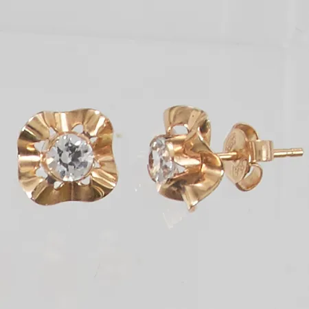 Ett par örhängen 7mm vita stenar 18K 1,5g.