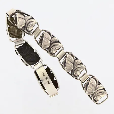 Armband med dekor, ca 19,5cm, bredd 15mm, Hedbergs Guld- & Boetttverkstad i Stocholm, år 1948, silver 830/1000 Vikt: 18,9 g