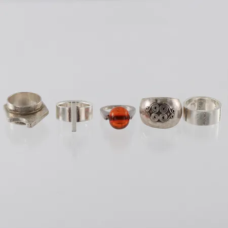 Ringar 5 st silver.storlek 16-18 mm. Vikt: 42 g