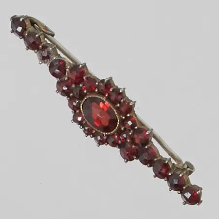 Brosch med granater, 44mm, förgylld metall, en lagad sten.