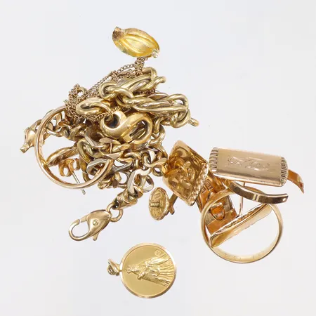 Diverse guld, defekt, gravyr 18K Vikt: 48 g