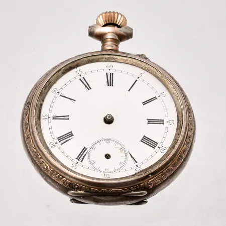 Fickur Remontoir silver 800/1000 manuell Ø46mm, saknar glas och visare, går ej, personlig gravyr på boett, bruttovikt 65,4g.