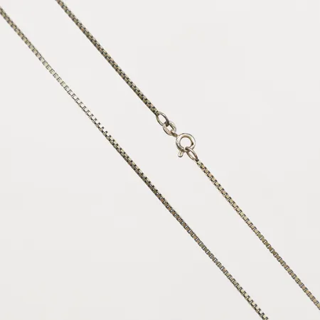 Kedja, längd 42cm, defekt länk, 835/1000 silver  Vikt: 4,5 g