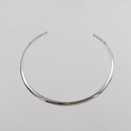 Collier stelt silver 830/1000,Saarela Arvo 1976,bredd ca 13 cm. Vikt: 24,7 g