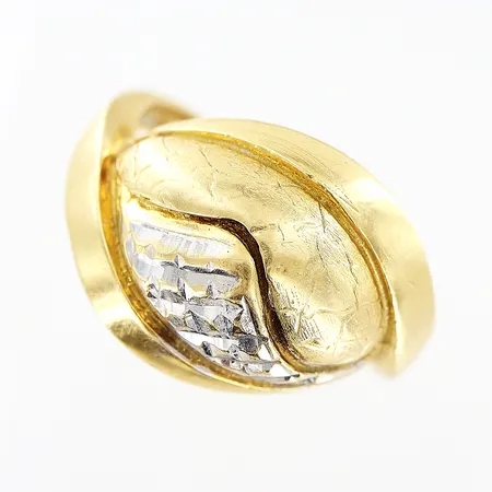 Ring, stl 16¼, bredd 1,5-13,5mm, defekt, gul/vitguld, 18K. Vikt: 4,2 g