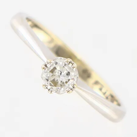Ring med diamant 0,20ct enligt gravyr stl15½, bredd: 2-4mm, vitguld 18K  Vikt: 2,3 g