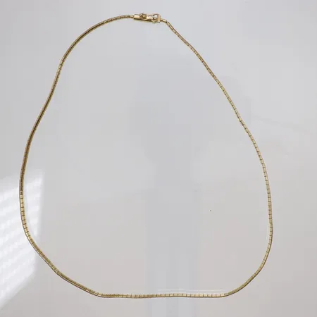 Collier, halvstel modell 42,5cm smådefekter och skevheter 18K Vikt: 16,5 g