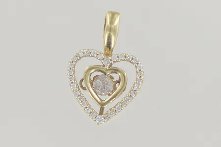 Hänge med diamant 0,05ct, små moissanite runt om, längd 1,7 cm, bredd 1 cm, 18K Vikt: 1,9 g