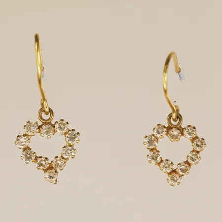 Ett par örhängen hjärtan, med vita stenar, längd ca 15mm, bredd ca 1mm, 18K Vikt: 1,3 g