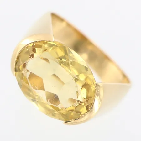 Ring med citrin 15 x 12mm, Stigbert, stl: 18¼, bredd framtill: ca 9mm, citrin med små nagg, 18K Vikt: 8,1 g