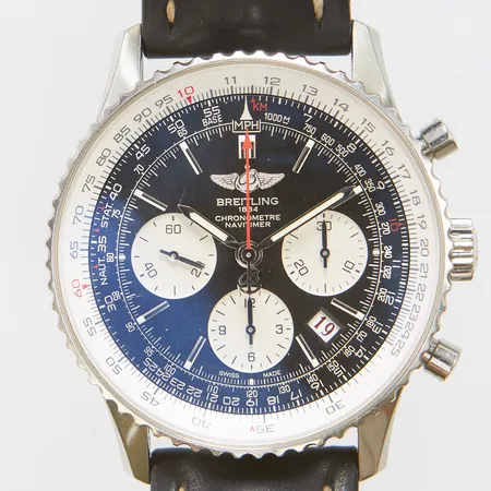 Herrur Breitling Navitimer 01 stål automatisk 42,5mm, ref AB0121, snr 3031661, Cal. B01, repigt safirglas, datum, kronograf, Limited Edition 560/2000, glasbaksida, läderband, bygelspänne, tillverkad vecka 14 2011, inga tillbehör, servicebehov.