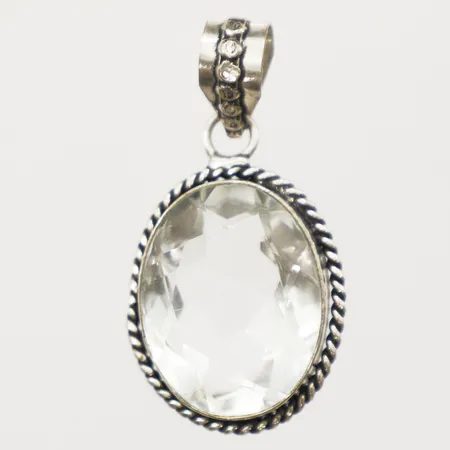 Hänge med bergkristall, längd 40mm inkl ögla, bredd 20mm, 925/1000 silver  Vikt: 6,3 g