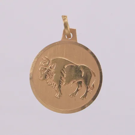 Hänge oxe, längd 24mm inklusive ögla, bredd 18mm, 18K  Vikt: 2 g