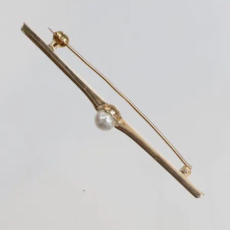 Brosch med odlad pärla (med slitage) längd 70mm GD&Co 18K Vikt: 3,6 g