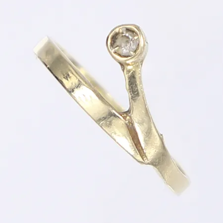 Ring med vit sten stl 17 bredd 2-9mm 14K Vikt: 1,7 g