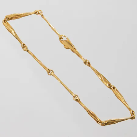 Armband Lapponia längd ca 19,5cm, bredd 1-3,5mm, finska stämplar, år 2002, 18K Vikt: 7,2 g