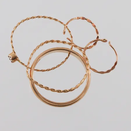 Trasigt guld 18k. Vikt: 3,1 g