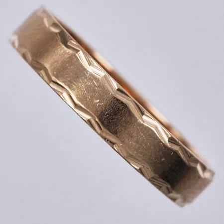 Ring stl: ca 17½ bredd: ca 4mm 9K Vikt: 2,3 g