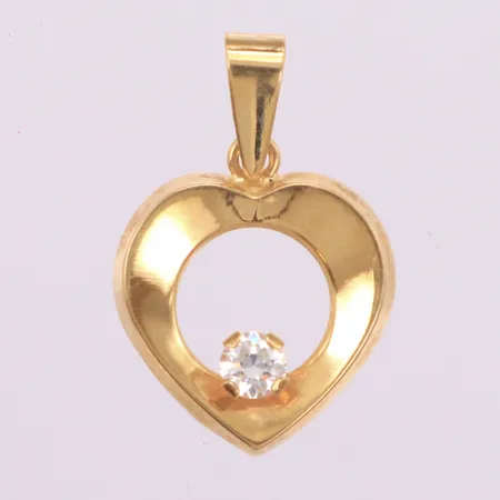 Hänge hjärta med vit sten, längd 23mm inklusive ögla, bredd 15mm, 18K  Vikt: 0,9 g