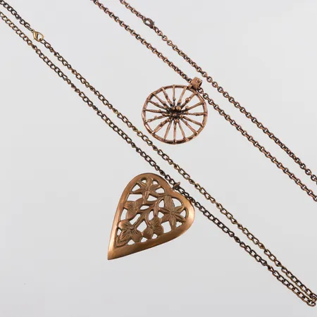Collier Christer Tonnby brons,hängets diameter 40 mm,kedjans längd ca 70 cm + collier Kalevala Koru,brons,längd ca 72 cm,hängets höjd ca 6 cm.