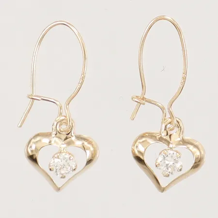 Ett par örhängen hjärtan med vita stenar, längd 20mm, bredd 8,8mm, 18K Vikt: 0,7 g