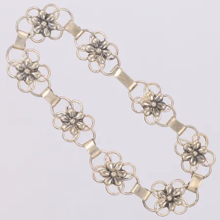 Armband med blommönster, längd 19cm, bredd 12,5cm, Victor Janson, Lindesberg, år 1951, 830/1000 silver Vikt: 11 g