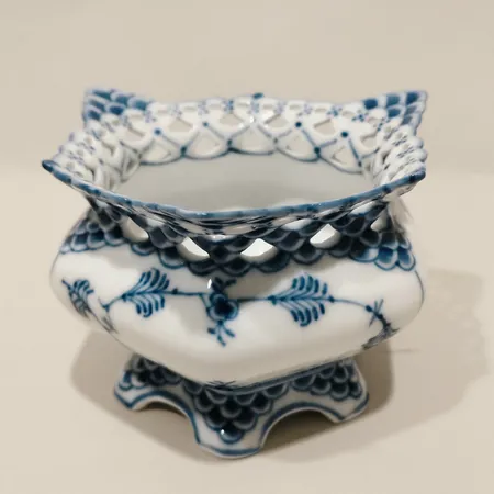 Sockerskål Royal Copenhagen Musselmalet nr:1113, Ø12, höjd 7,5cm, porslin