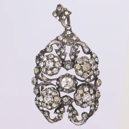 Hänge med vita stenar, längd 56mm, stenar saknas, Nils Fröberg, Stockholm, år 1947, 830/1000 silver Vikt: 16,6 g